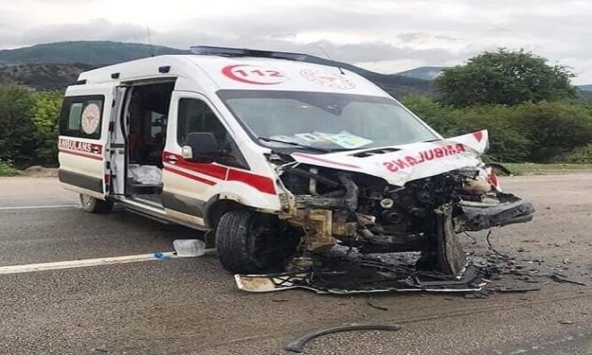 Hanönü’nde Hasta Almaya Giden Ambulans Kaza Yaptı