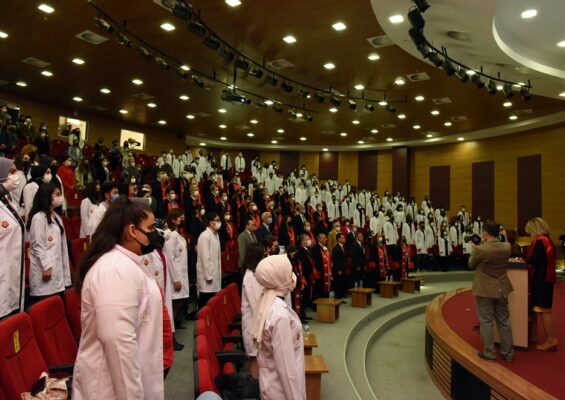 Kastamonu Üniversitesinde ilk kez “Beyaz Önlük Giyme Töreni” Gerçekleştirildi