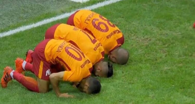 Bu Gece Dualarımız Galatasarayla (Berat Gecesinde Tur Atlamayı Nasip Eyle Allahım!)