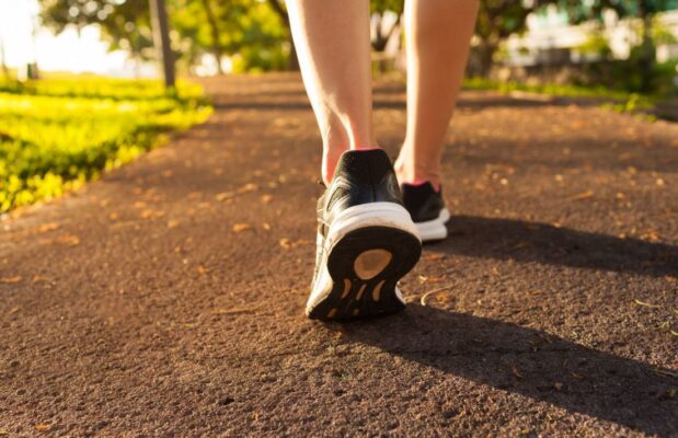 Normalden iki kat daha fazla kalori yakmanıza yardımcı olacak yürüyüş!