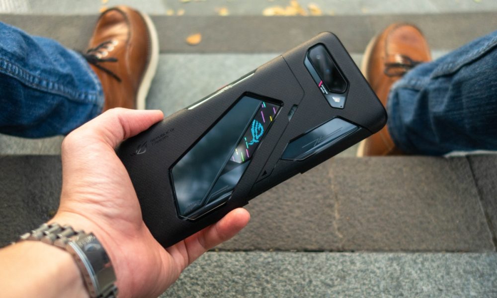 Yeni Asus ROG Phone 6, telefonu aksesuarsız tüm görkemiyle gösteriyor