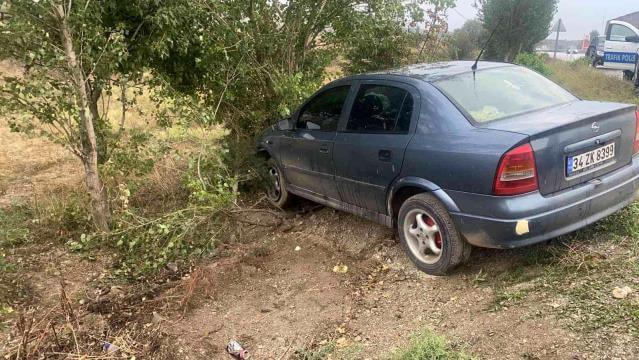 Tosya’da trafik kazası: Yoldan çıkan otomobil, ağaca çarptı