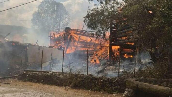 Son Dakika: Kastamonu’da Çıkan Yangında Çok Sayıda Ev Yanıyor