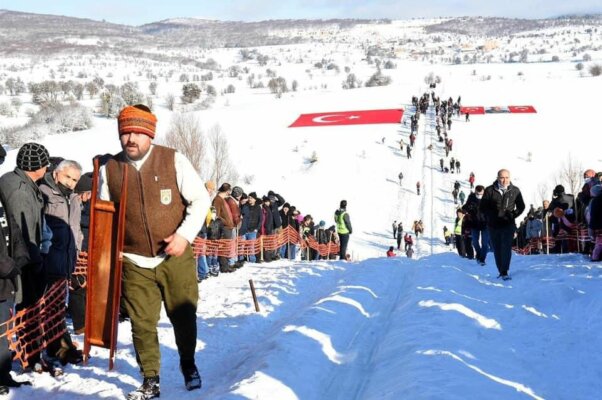 Kastamonu’da 600 Yıllık Bir Gelenek : Kızak Yarışları