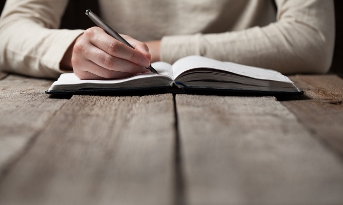İyi Bir Kitap Nasıl Yazılır? Yazarlık İpuçları ve Stratejileri