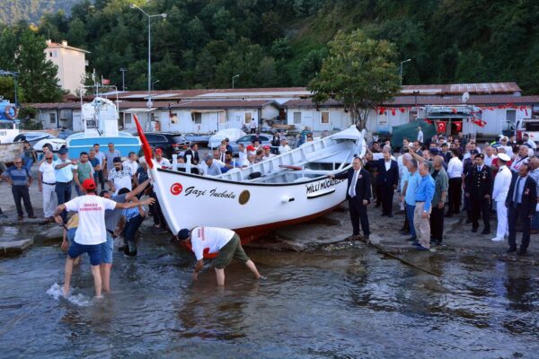 İnebolu Kaymakamından 100 Yıl Sonra Denizle Buluşan Milli Mücadelenin Simgelerinden “Denk Kayığı” İçin Teşekkür