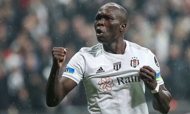 Beşiktaş’ta Endişe Yaratan Durum: Aboubakar Hastaneye Kaldırıldı!