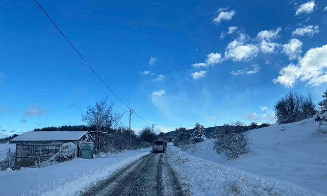Kastamonu'da kar yağışı sebebiyle bazı köy yolları kapandı
