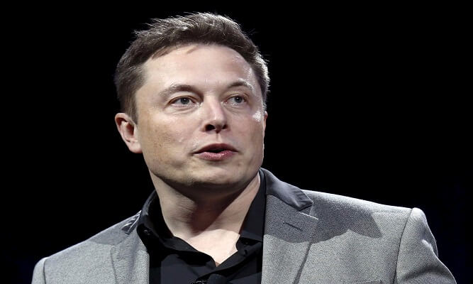 Elon Musk’un robotu Optimus işçi oldu!