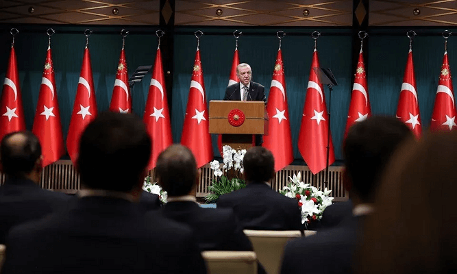 Milyonlarca emeklinin dikkatle beklediği an geldi: Cumhurbaşkanı Erdoğan, emekli maaşlarına yönelik ek zamları açıkladı