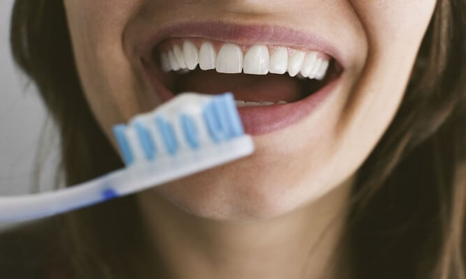 Sağlıklı ve Beyaz Dişler İçin Diş Fırçalama İpuçları