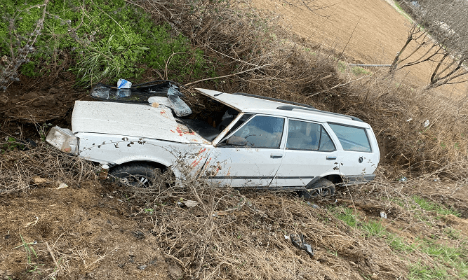 Kastamonu’da feci trafik kazası: Araç Yoldan Çıkarak Takla Attı, 2 Kişi Yaralandı