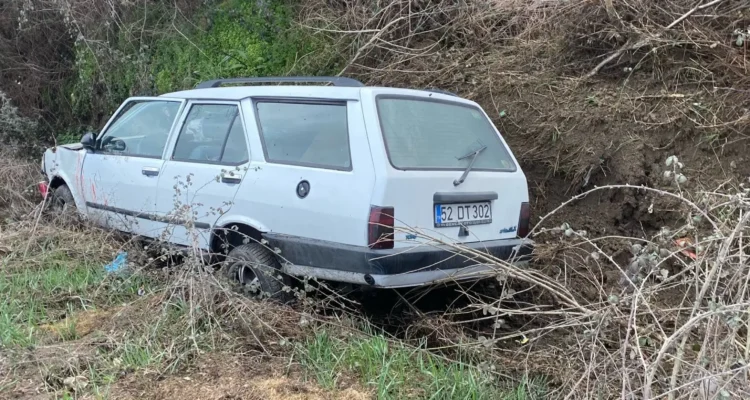 Kastamonu'da feci trafik kazası: Araç Yoldan Çıkarak Takla Attı, 2 Kişi Yaralandı