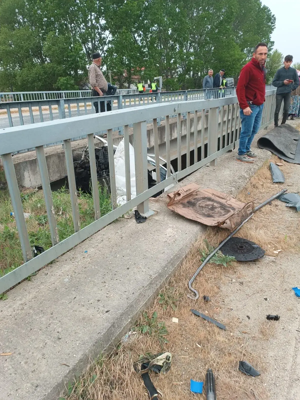 Kastamonu'da yoldan çıkan otomobil köprü menfezine düştü!