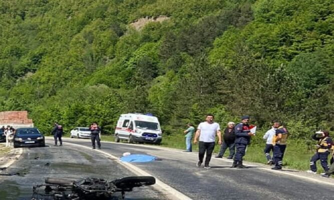 Kastamonu’da Trafik Kazasında Minibüsle Çarpışan Motosiklet Sürücüsü Hayatını Kaybetti