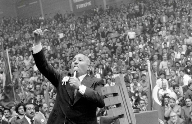 Prof. Dr. Necmeddin Erbakan’ın Öğrettiği: Lideri Büyüten Koltuk Değil, Yol Arkadaşlarıdır