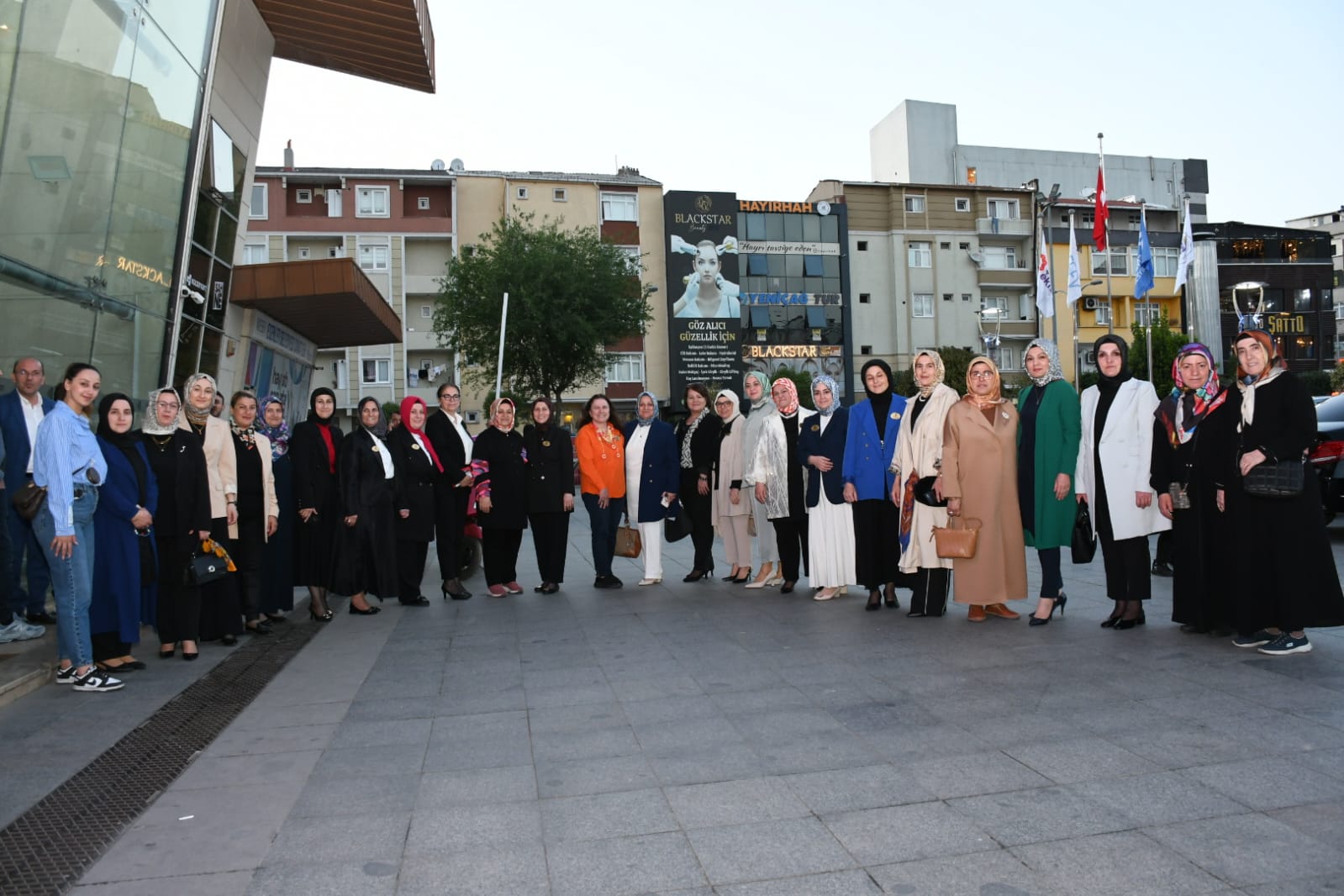 kas-derden-anlamli-anneler-gunu-programi-umut-vefa-ve-kultur-bulustu