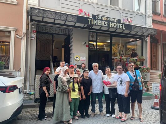 Sultanahmet’te Anlamlı Buluşma: Taşköprülü Turizmci’den Örnek Davranış