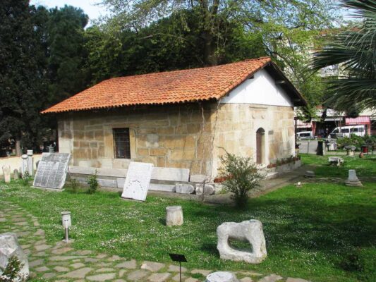Kastamonu’nun Sessiz Şahidi: Hatun Sultan Türbesi’nde Asırlık Hüzün ve Asalet Bir Arada