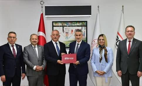 Kastamonu Araç’a Spor Yatırımı Müjdesi:  Yüzme Havuzu ve Halı Saha Projesi için Protokol İmzalandı