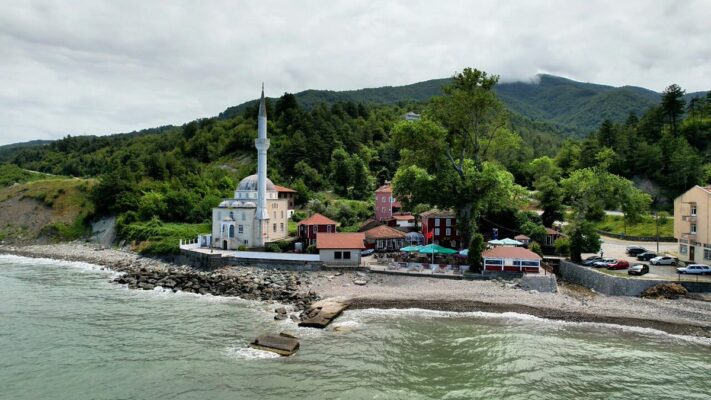 Sekiz Asırlık Çınarın Gölgesinde Bir Miras: Beldeğirmeni Tarihî Çınaraltı Camii Yeniden Hayat Buldu