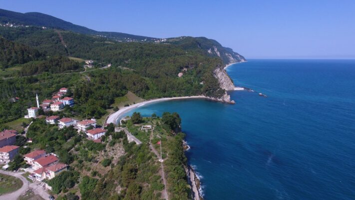 Karadeniz’in Sessiz Bekçisi: Ginolu Kalesi Zamana Direniyor