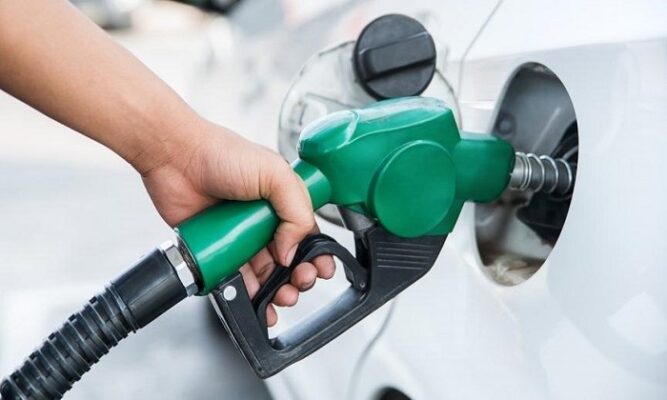 Benzin ve Motorinde Bu Gece Yarısından İtibaren Büyük İndirim