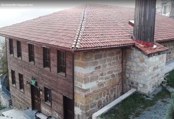 Tarihin Sessiz Tanığı Hamza Ağa Camii: Candaroğulları’ndan Günümüze Uzanan Miras