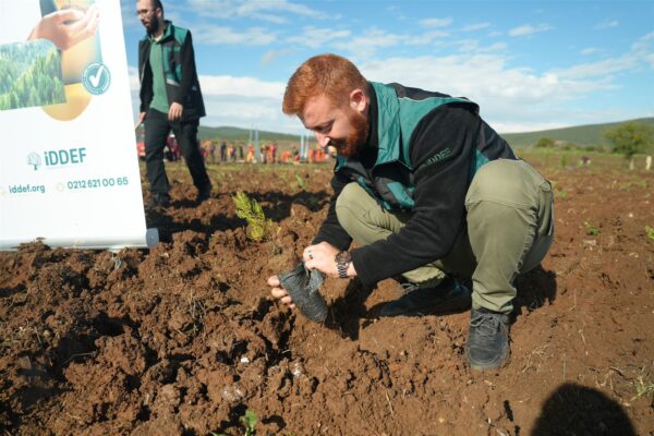 İDDEF’ten Çanakkale’ye 5 Bin Fidanlık Yeşil Nefes