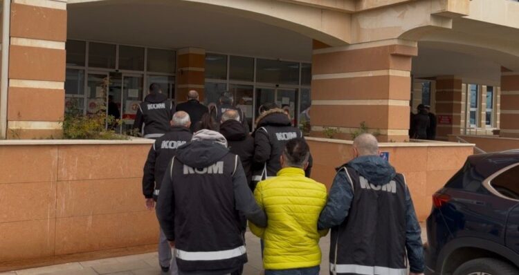 Kastamonu’da Organize Suçlara Büyük Darbe: Ruhsatsız Silahlar Ele Geçirildi, Suça Özendirilen Hesaplar Kapatıldı