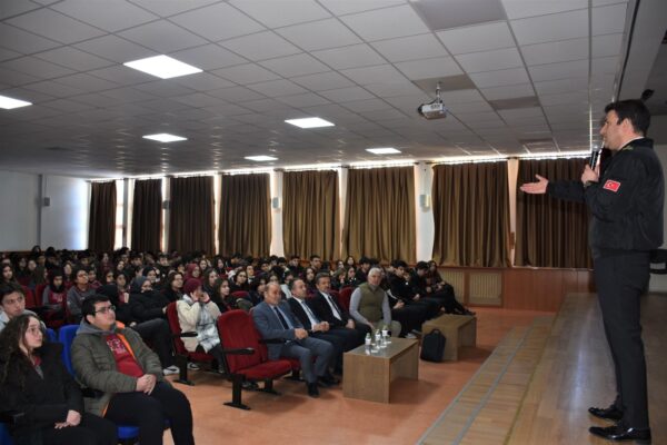 Kastamonu’da Gökyüzüne Açılan Kapı: “Köklerden Göklere” ile Gençler Havacılıkla Buluşuyor