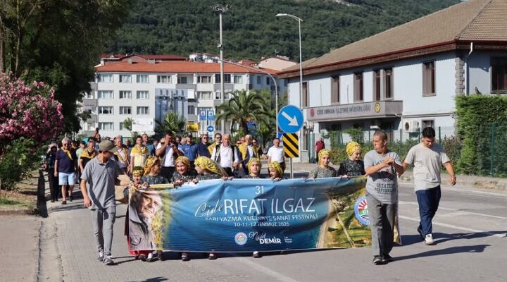 Cide, Rıfat Ilgaz’ın İzinde Tek Yürek Oldu! “Ufku Hür İnsanlar” Mesajı Festivale Damga Vurdu