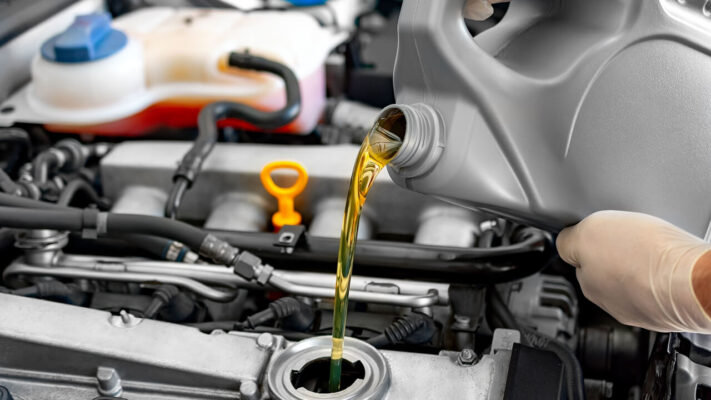 Otomobil Motor Yağı Değişimi: Ne Zaman ve Hangi Yağ Kullanılmalı?
