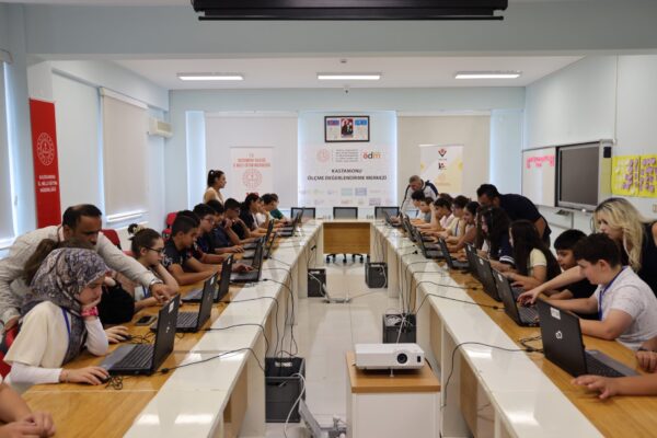 Kastamonu’nun Dijital Kâşifleri Geleceği Tasarlıyor: TÜBİTAK 4004 Projesi Başladı