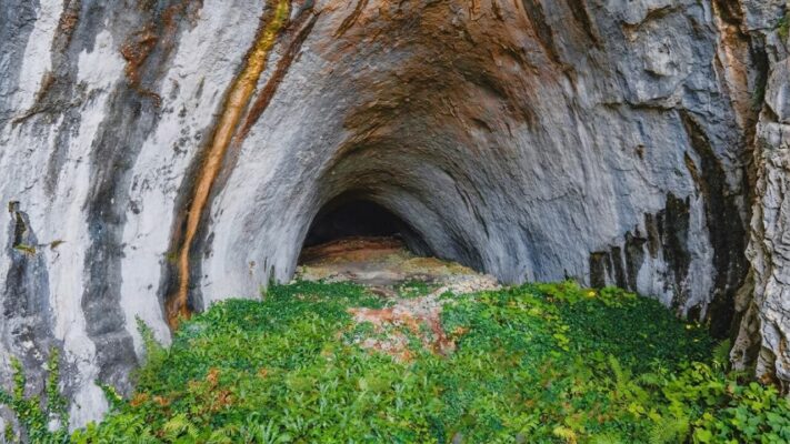 Ilgarini Mağarası: Küre Dağlarında Saklı Bin Yıllık Manastır